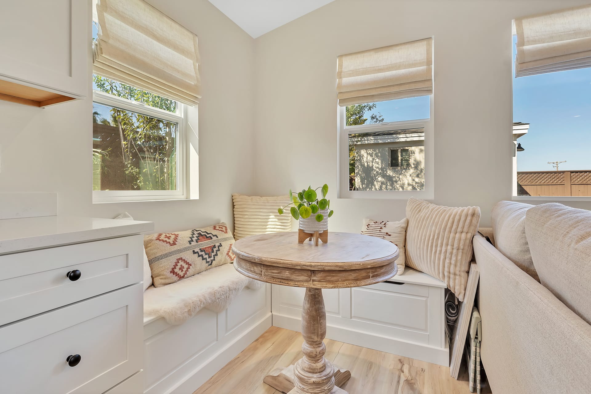 Breakfast-Nook-Dining-Room-View-Munevar-Rd-Cardiff-ADU